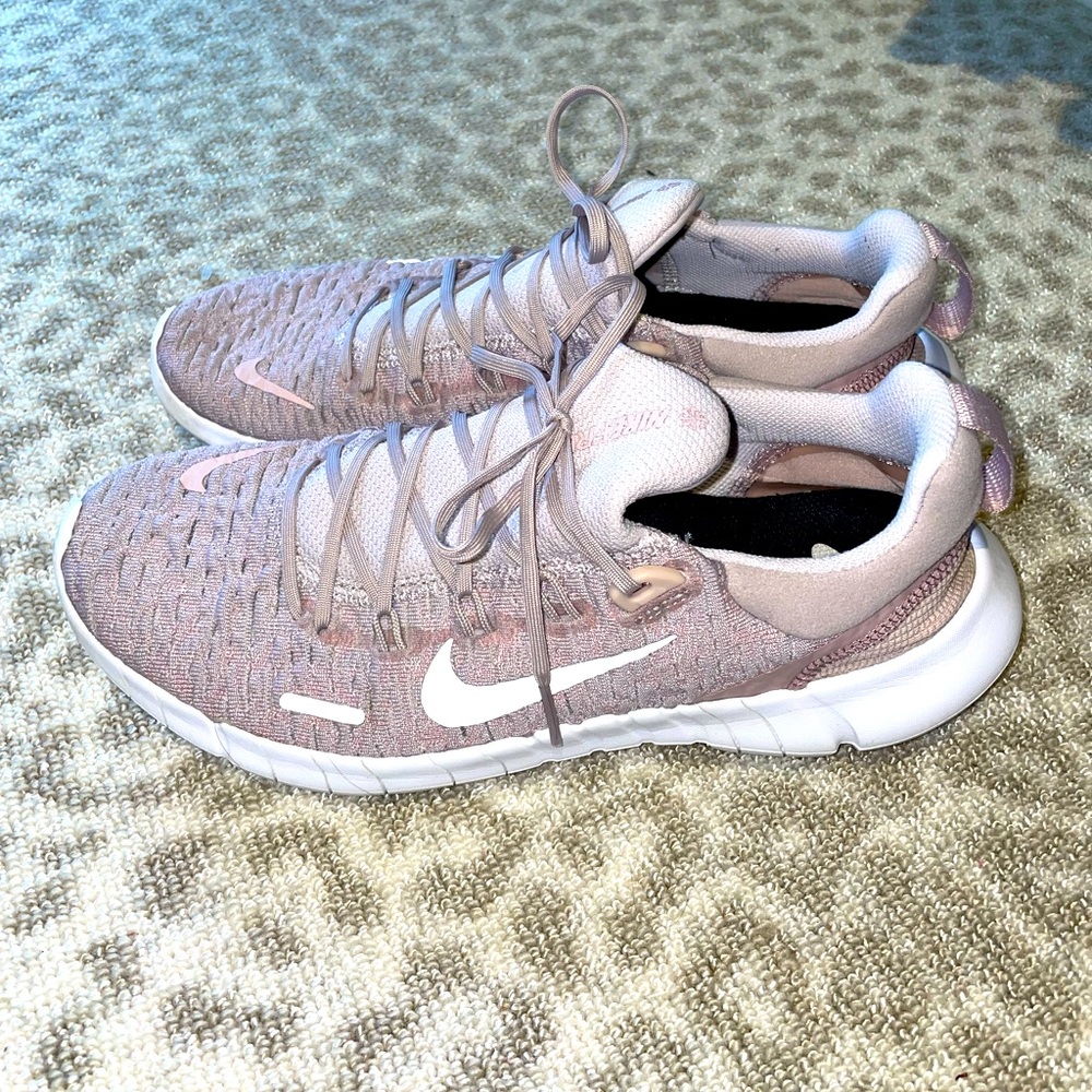Nike free 5.0 womens size 9 pink blush color